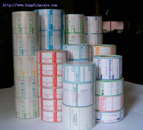 Self adhesive labels in rolls
